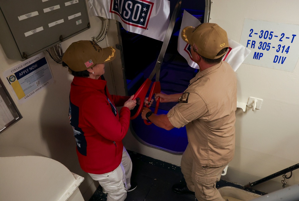 USS Bainbridge (DDG 96) Opens Onboard USO Center