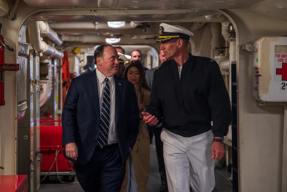 DVIDS - Images - USS New York Welcomes SECNAV During Fleet Week NYC ...
