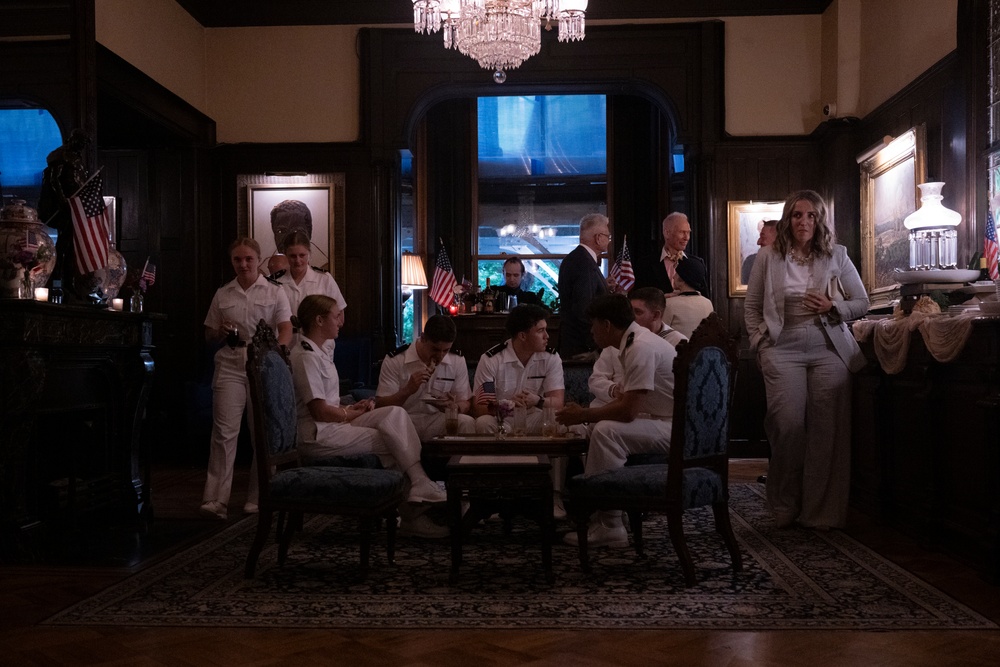 FWNY25: U.S. service members and club members attend dinner at the National Arts Club