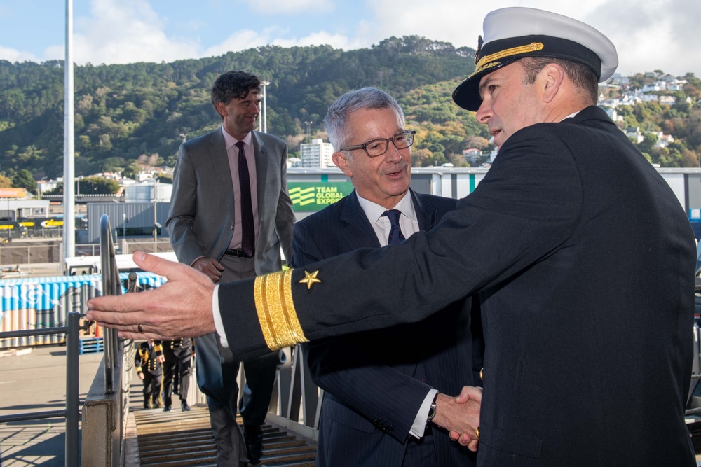 Distinguished visitors tour USS Blue Ridge (LCC19)