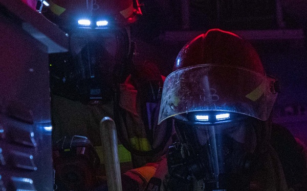 Sailors aboard USS George Washington conduct damage control drills