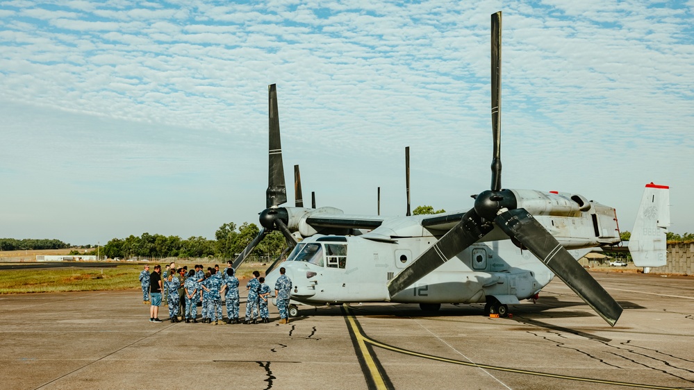 MRF-D 25.3: U.S. Marines host Osprey tour for Australian Air Force Cadets