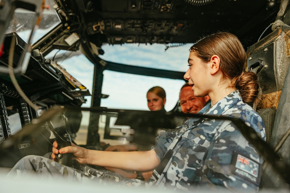 MRF-D 25.3: U.S. Marines host Osprey tour for Australian Air Force Cadets