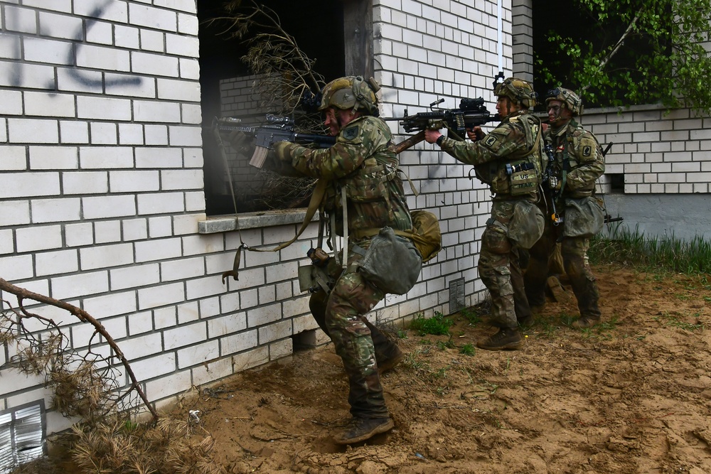Swift Response 2025: 173rd Airborne Brigade and French soldiers conduct a Military Operation on Urban Terrain