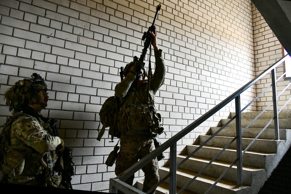 Swift Response 2025: 173rd Airborne Brigade and French soldiers conduct a Military Operation on Urban Terrain