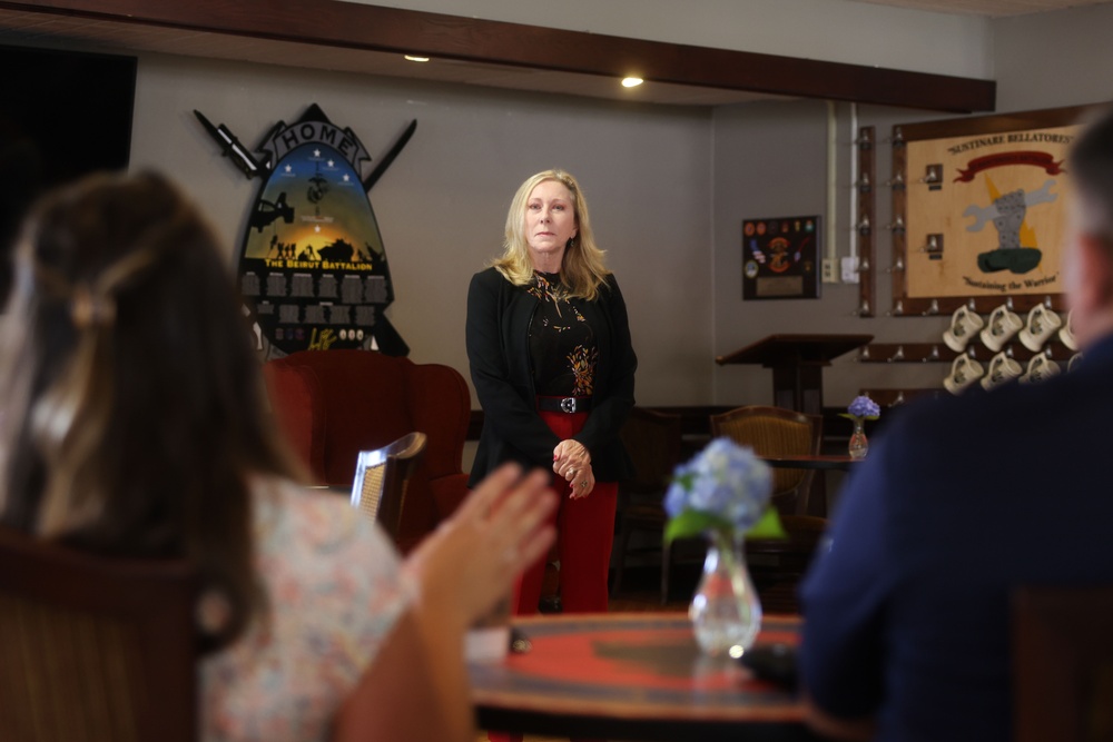Mrs. Smith visits II MEF military spouses
