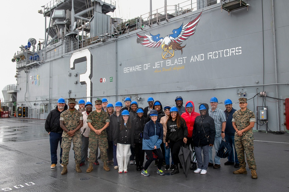 NAVSUP WSS Tours USS Kearsarge in Norfolk