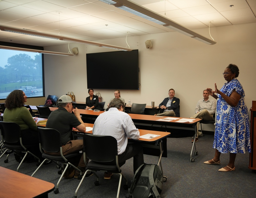 Nashville District highlights contracting opportunities at small business event