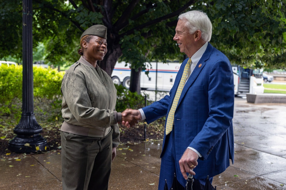 Commander for Marine Corps Systems Command welcomes Michigan Veterans to Nation’s Capital