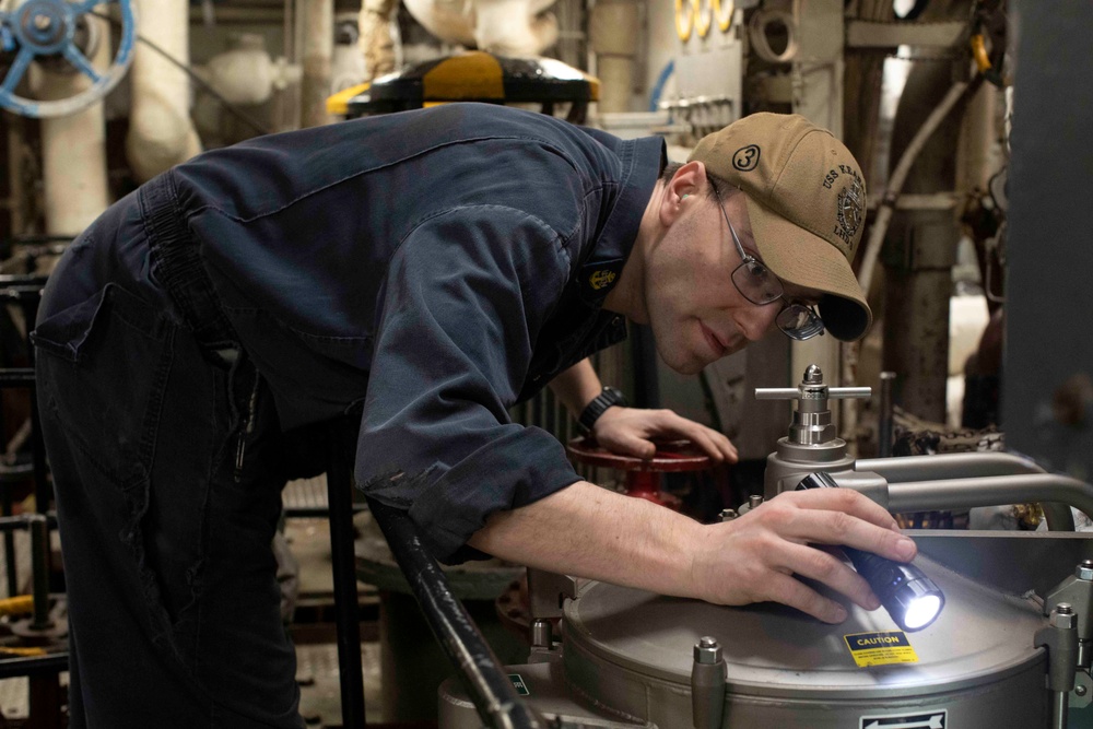 USS Kearsarge Participates In Routine Maintenance