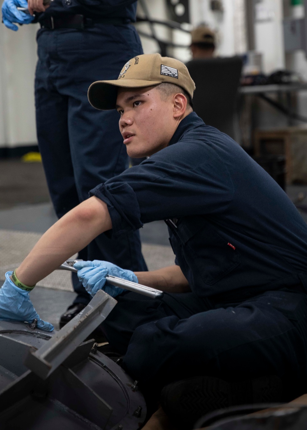 USS Kearsarge Sailors Conduct Maintenance