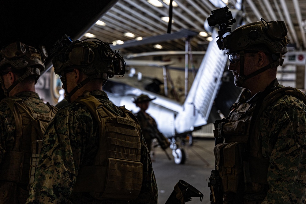 22nd MEU | BLT 3/6 Conducts On/Off Drills aboard USS Iwo Jima