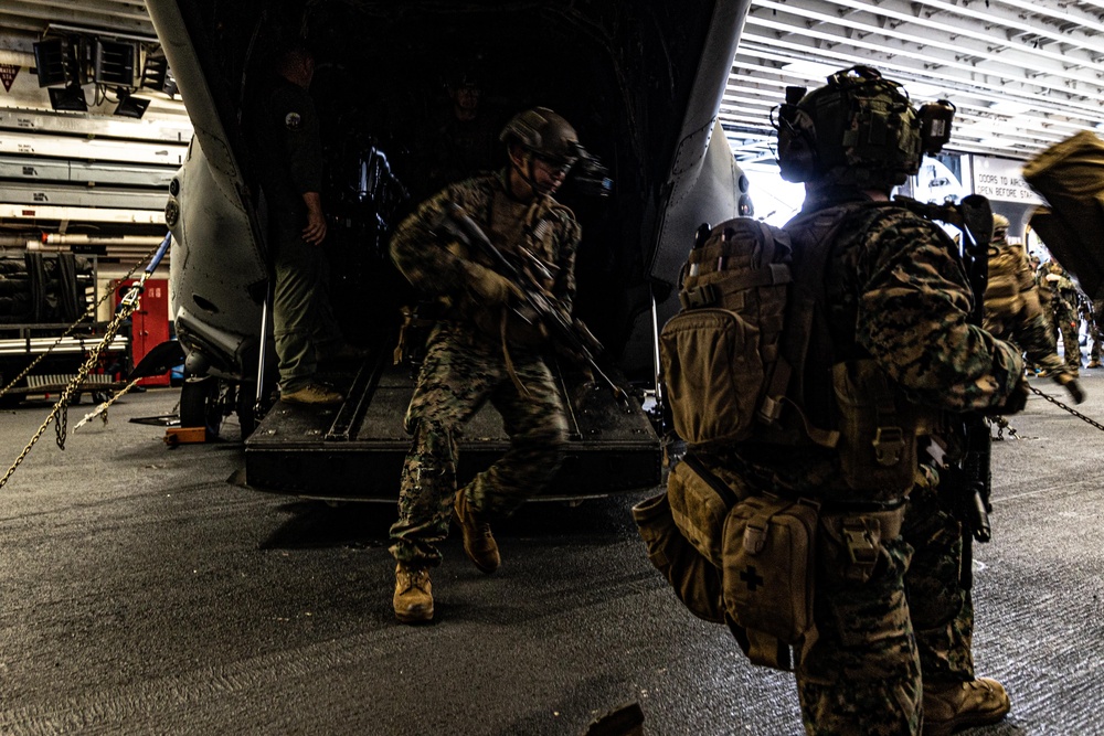 22nd MEU | BLT 3/6 Conducts On/Off Drills aboard USS Iwo Jima