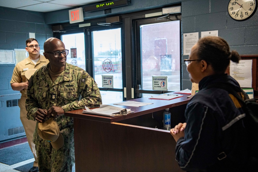 U.S. Pacific Fleet Master Chief Davis Visits U.S. Navy Recruit Training Command