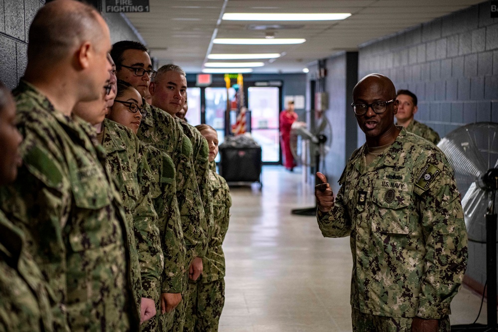 U.S. Pacific Fleet Master Chief Davis Visits U.S. Navy Recruit Training Command