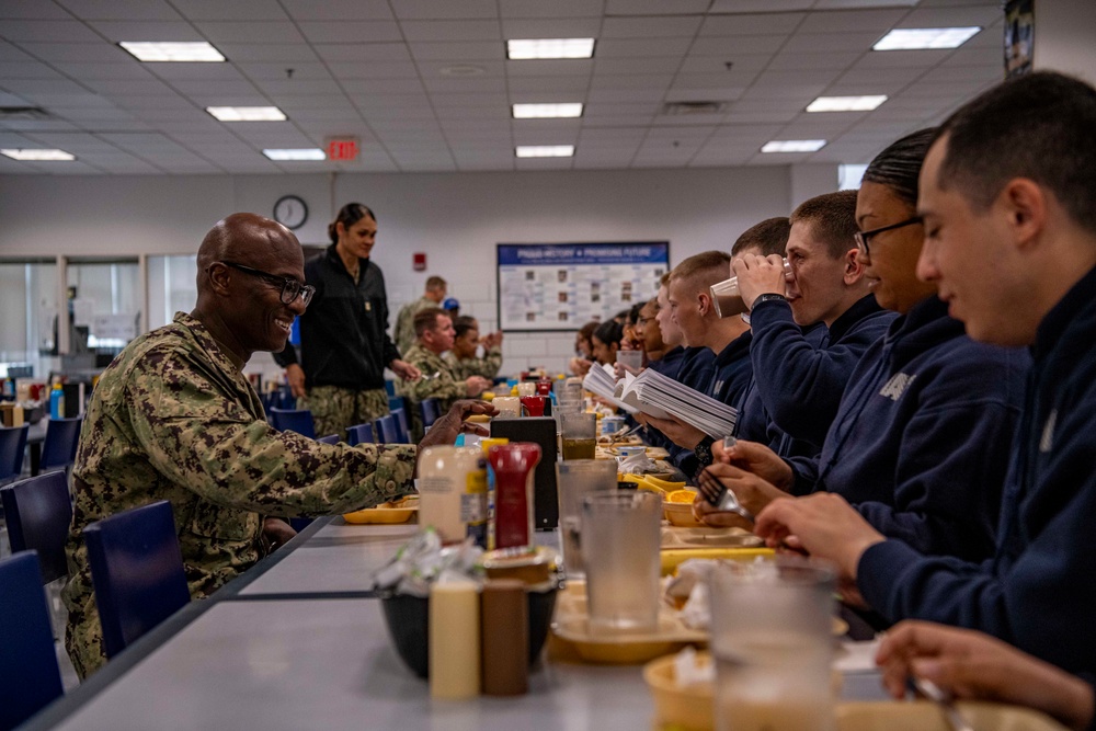 U.S. Pacific Fleet Master Chief Davis Visits U.S. Navy Recruit Training Command