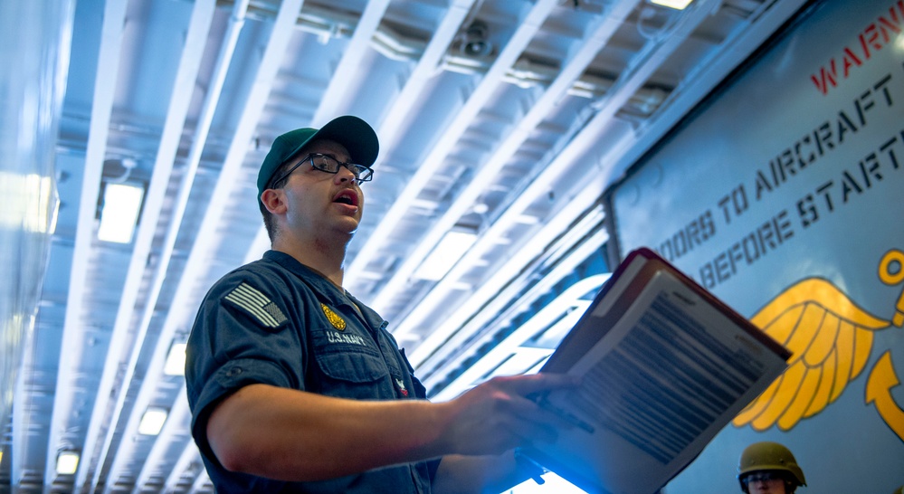 USS Essex (LHD 2) conducts an anti-terrorism training team drill
