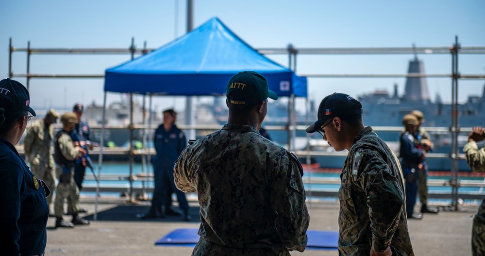USS Essex (LHD 2) conducts an anti-terrorism training team drill