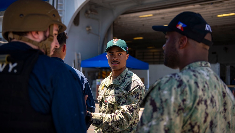 USS Essex (LHD 2) conducts an anti-terrorism training team drill
