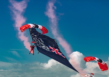 U.S. Army Parachute Team Joins British Army Red Devils for Hyundai Air and Sea Show