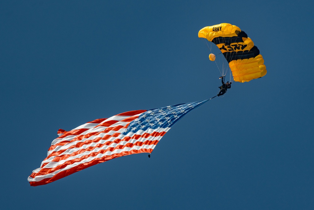 U.S. Army Parachute Team Joins British Army Red Devils for Hyundai Air and Sea Show