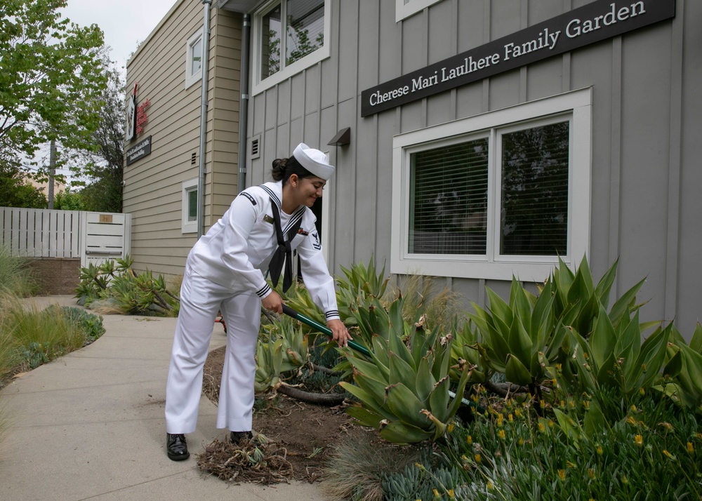 Sailors and Coast Guardsmen serve the Long Beach Ronald McDonald House