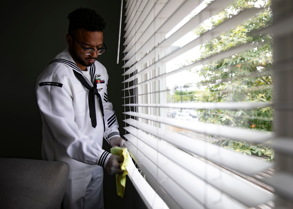 Sailors and Coast Guardsmen serve the Long Beach Ronald McDonald House