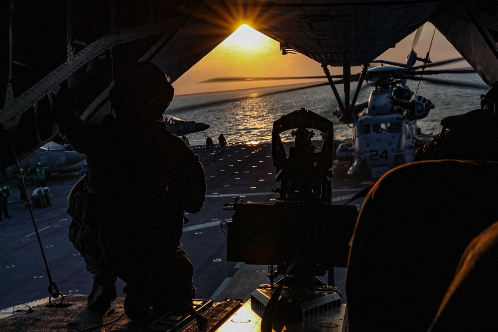 22nd MEU | BLT 3/6 Conducts Raid from USS Iwo Jima