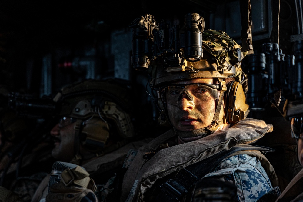 22nd MEU | BLT 3/6 Conducts Raid from USS Iwo Jima
