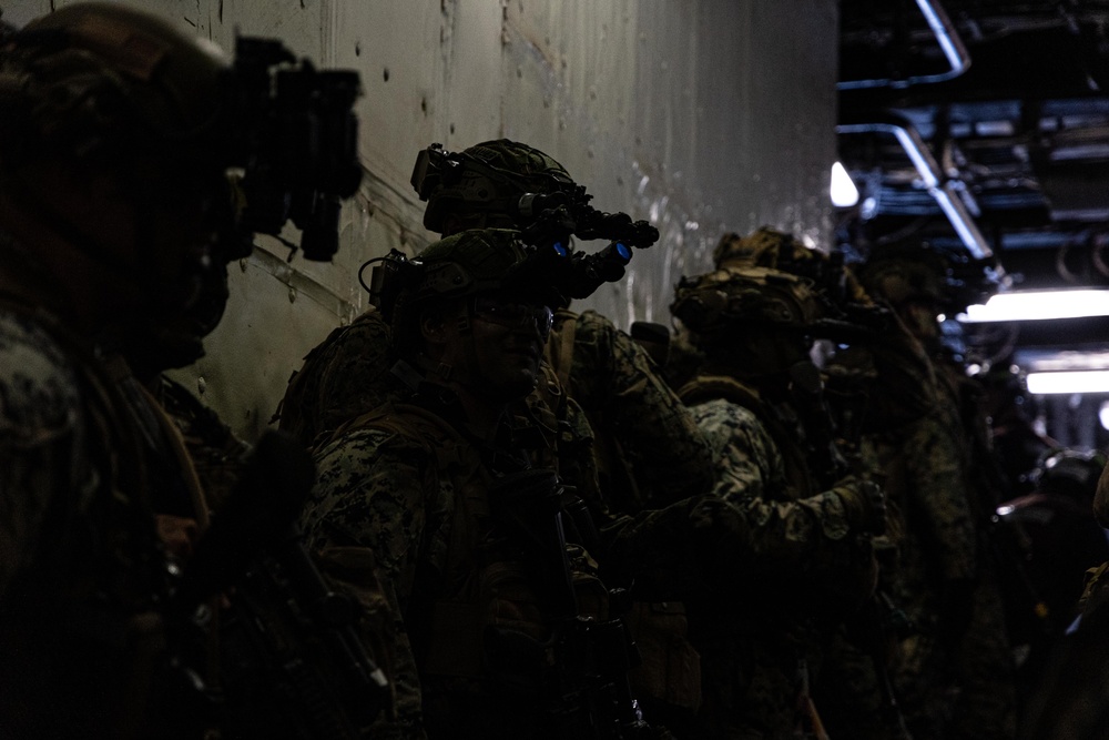 22nd MEU | BLT 3/6 Conducts Raid from USS Iwo Jima