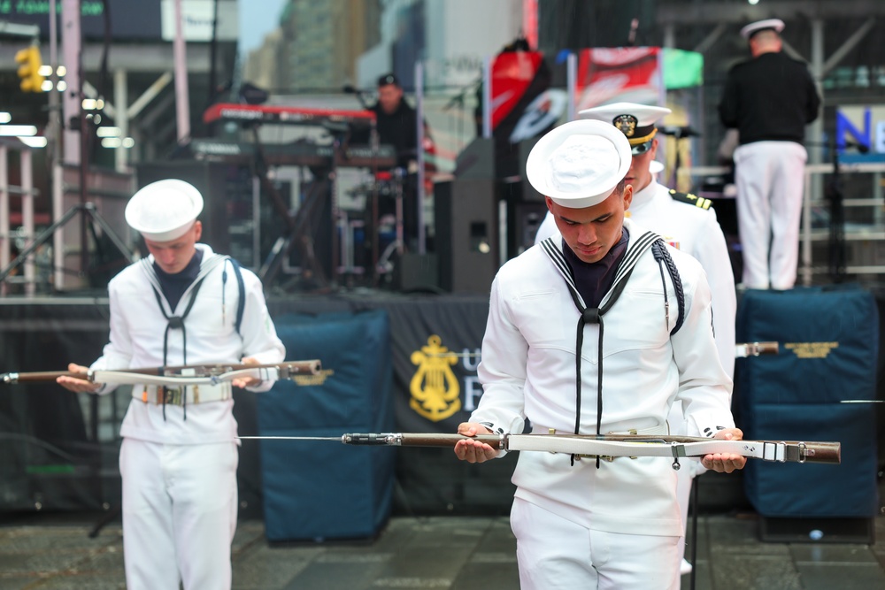 FWNY25: U.S. Navy Ceremonial Guard Times Square