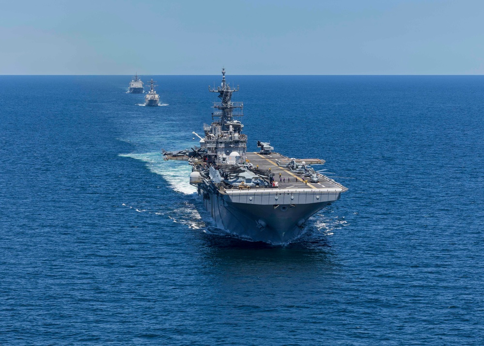 Iwo Jima Amphibious Ready Group Conducts a Simulated Straits Transit