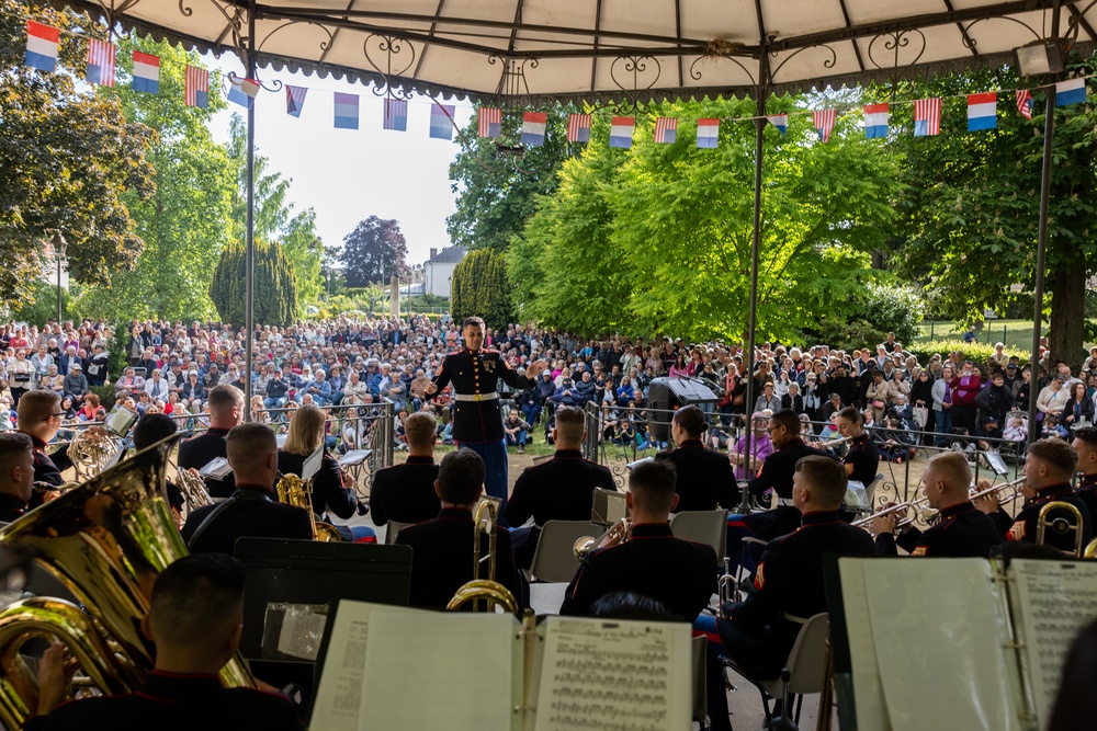 1st MARDIV Band performs at Chateau-Thierry, France