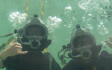 EA2 Baker Reenlists Underwater During Fleet Week 2025