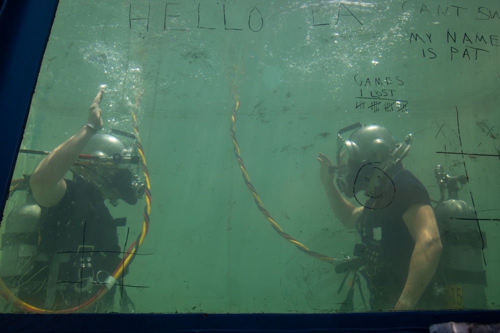 EA2 Baker Reenlists Underwater During Fleet Week 2025