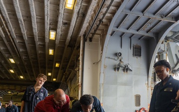 USS America (LHA 6) Conducts Damage Control Training