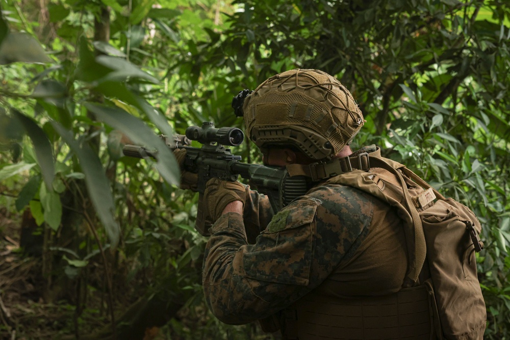 KAMANDAG 9: 3d LCT conducts point man course