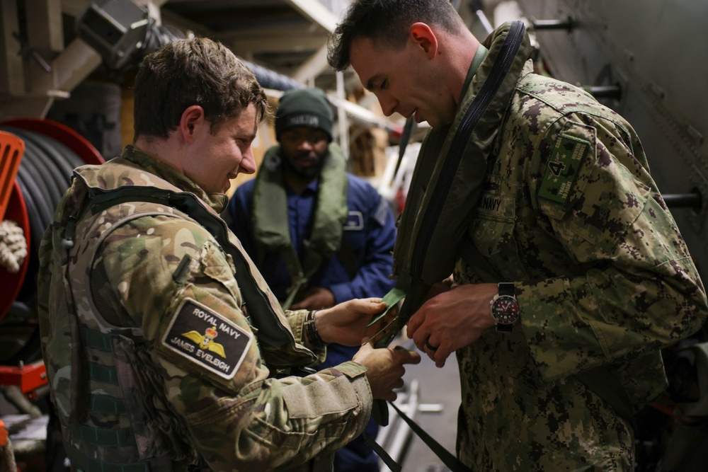 British Helo Lands on USS Truxtun