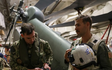 British Helo Lands on USS Truxtun
