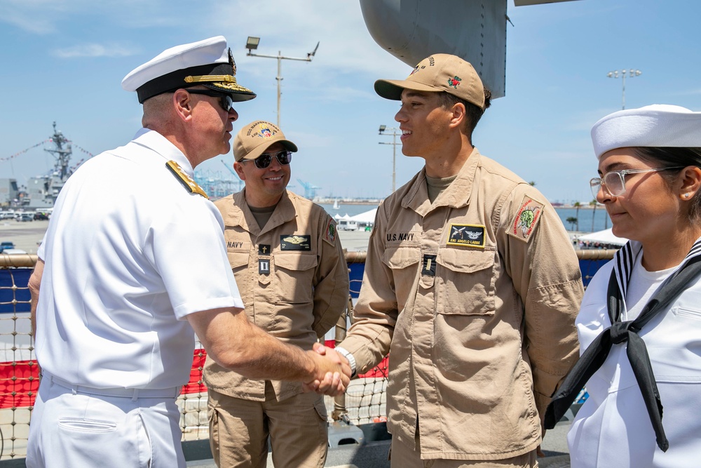 U.S. Navy Commander, Naval Surface Forces, tours U.S. Navy ship