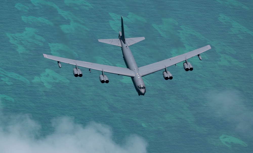 Freedom Flyover during Hyundai Air and Sea Show at Miami Beach