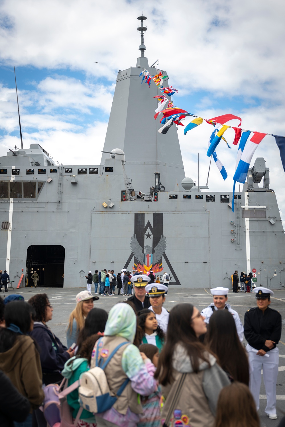 FWNY25: Girl Scout Troop 6000 tours the USS New York