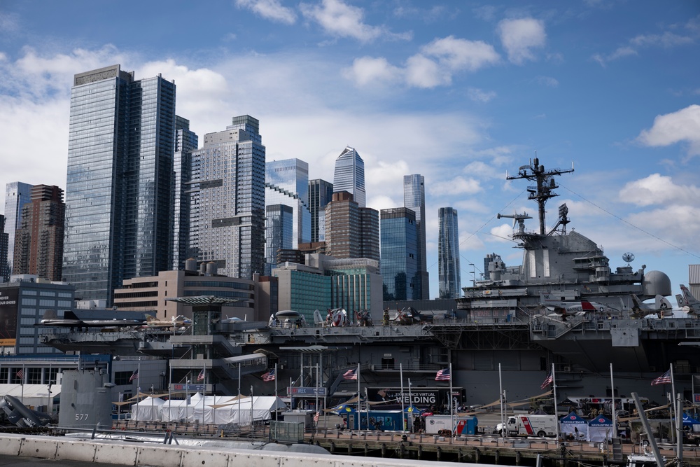 FWNY25: Girl Scout Troop 6000 tours the USS New York