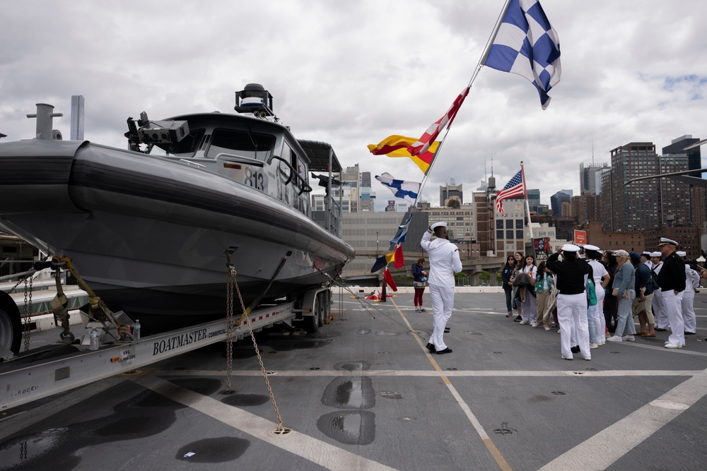 FWNY25: Girl Scout Troop 6000 tours the USS New York