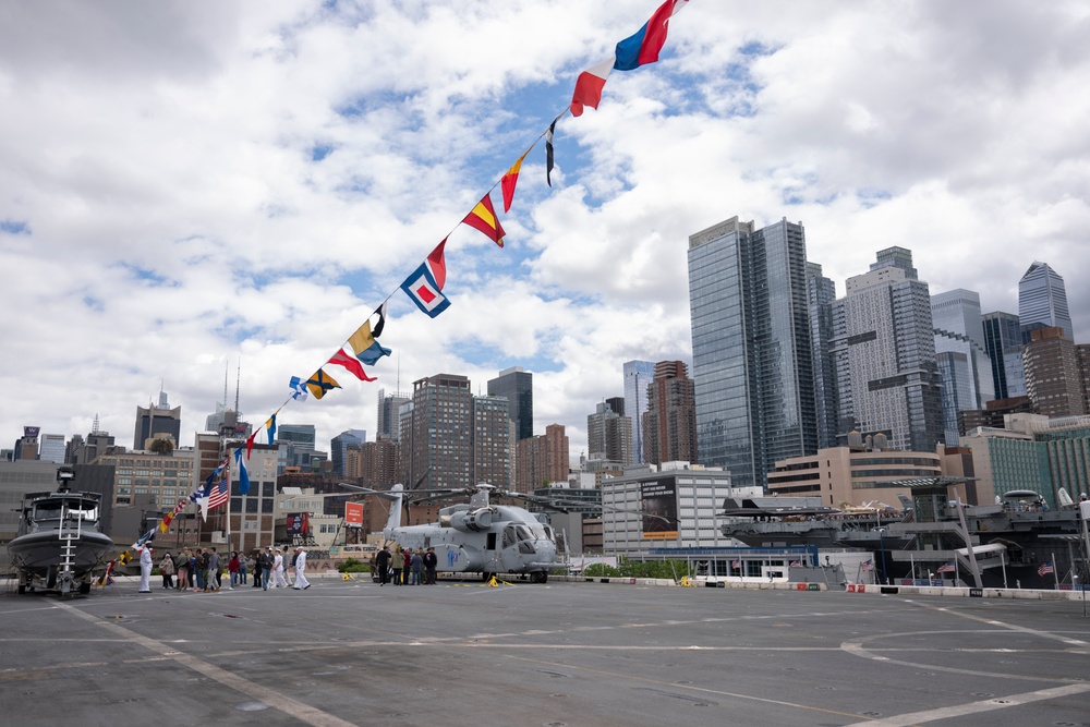 FWNY25: Girl Scout Troop 6000 tours the USS New York