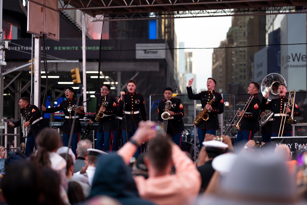FWNY25: 2nd Marine Division Band plays in Times Square