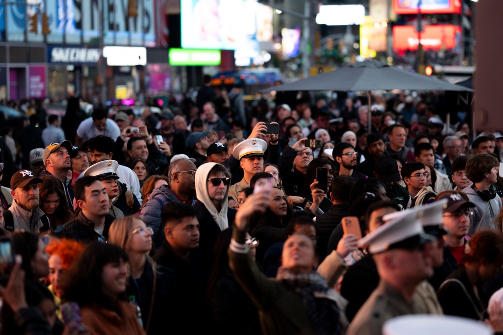 FWNY25: 2nd Marine Division Band plays in Times Square