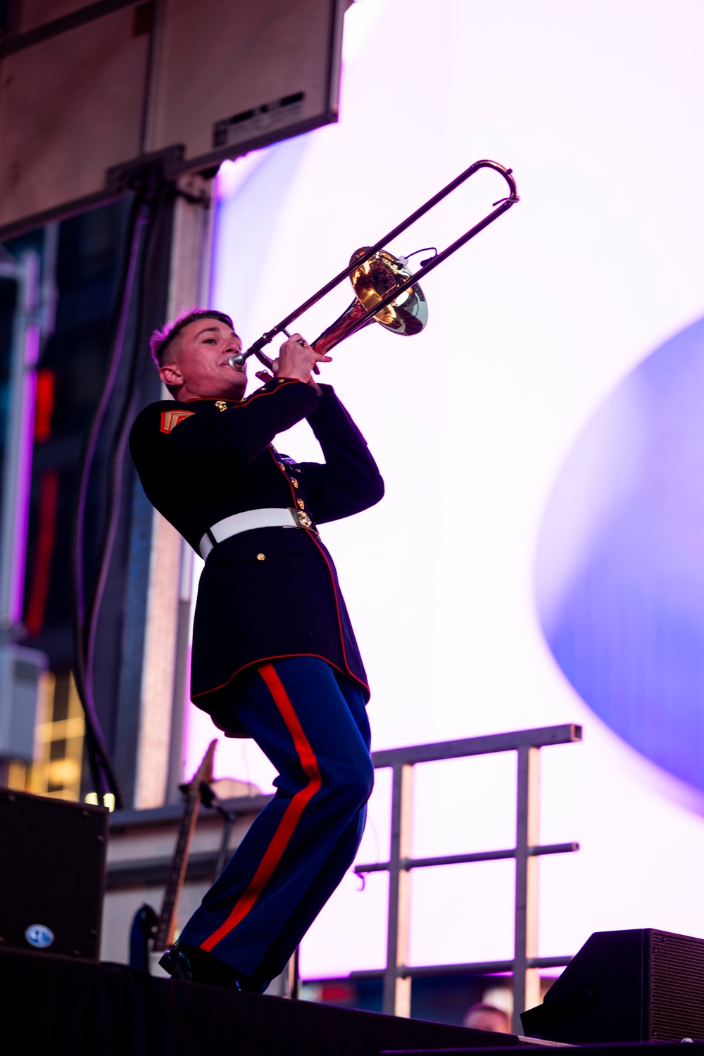 FWNY25: 2nd Marine Division Band plays in Times Square