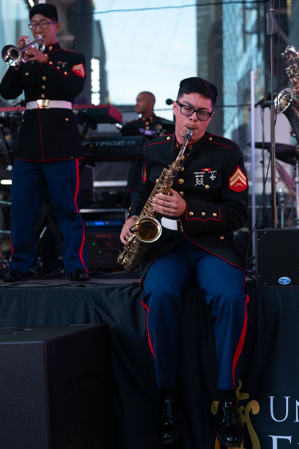 FWNY25; 2nd Marine Division Band Play in Times Square