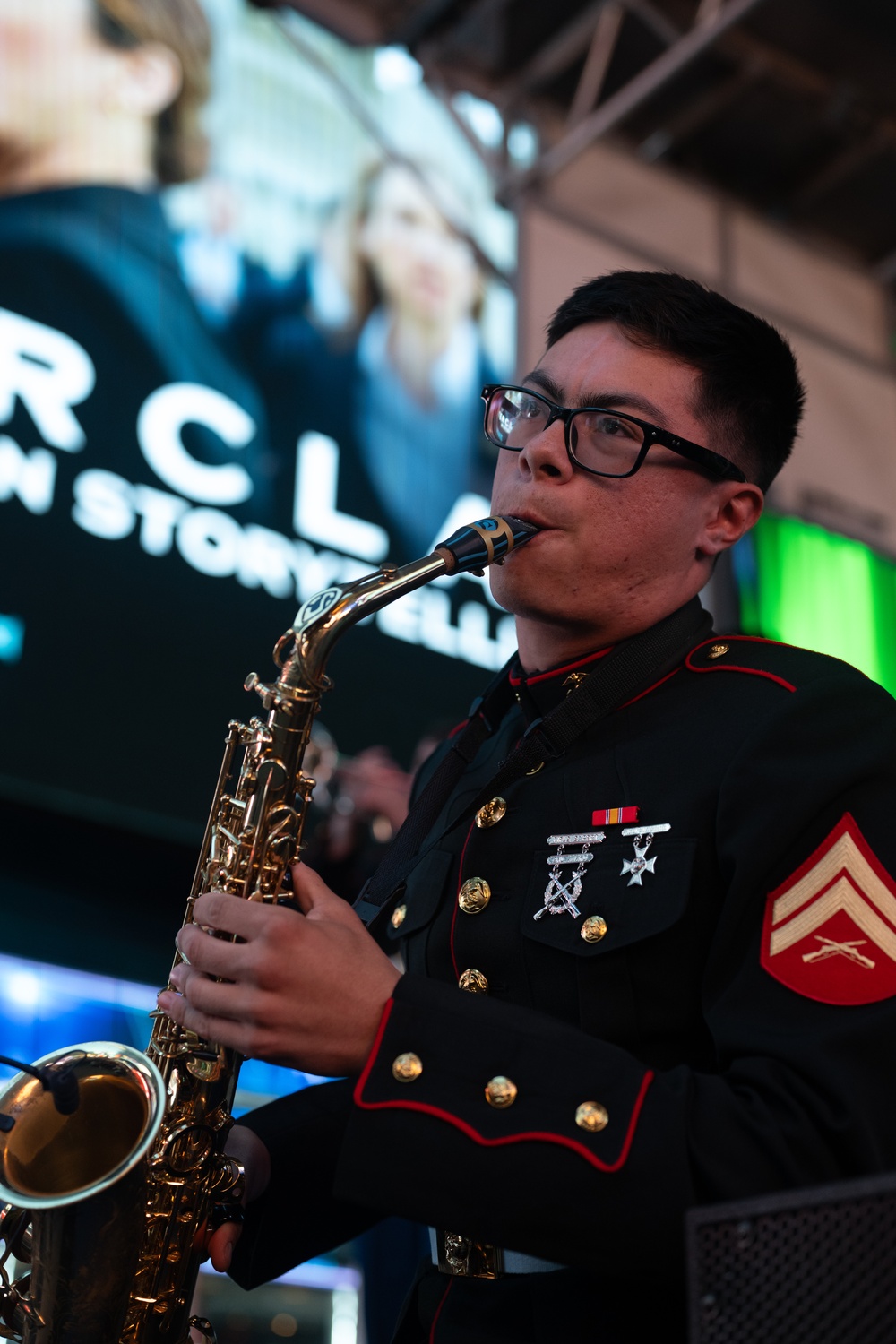 FWNY25; 2nd Marine Division Band Play in Times Square